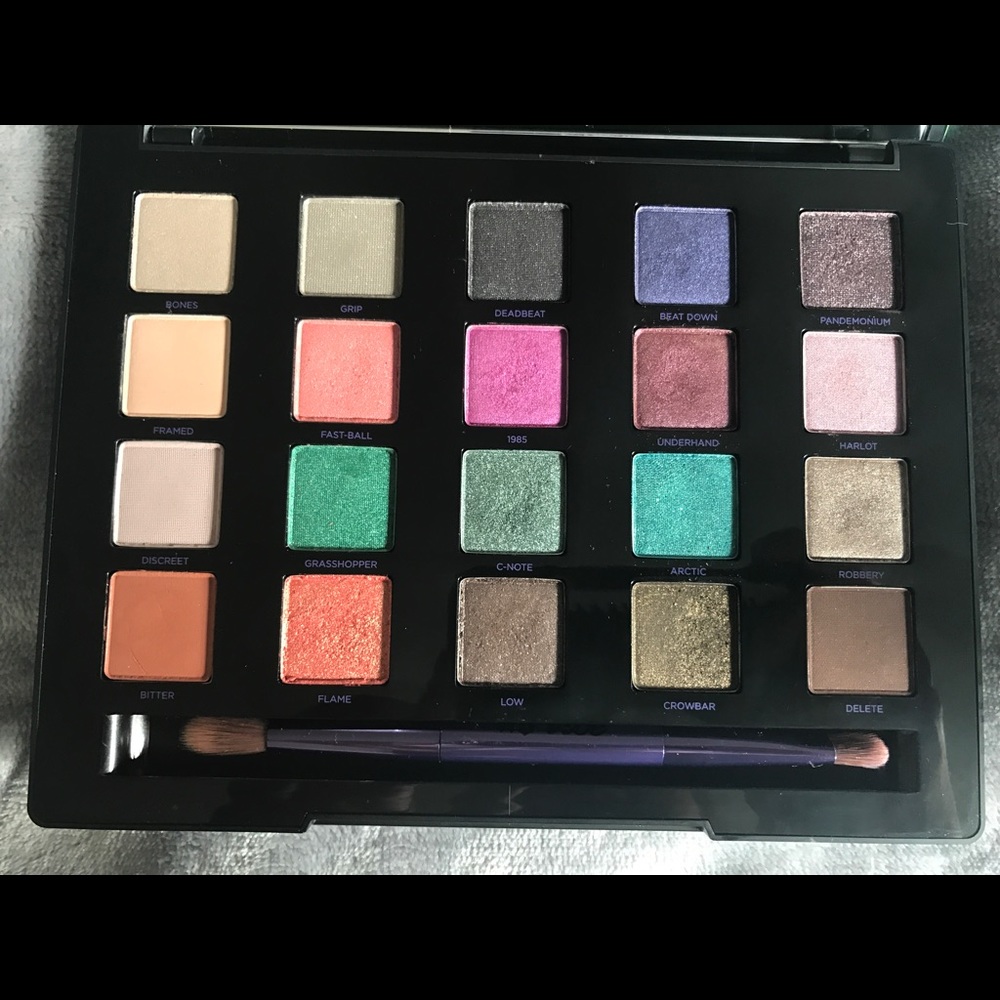 Urban Decay Vice 4 eyeshadow palette